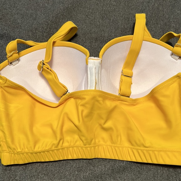 Bathing suit top - Picture 3 of 3